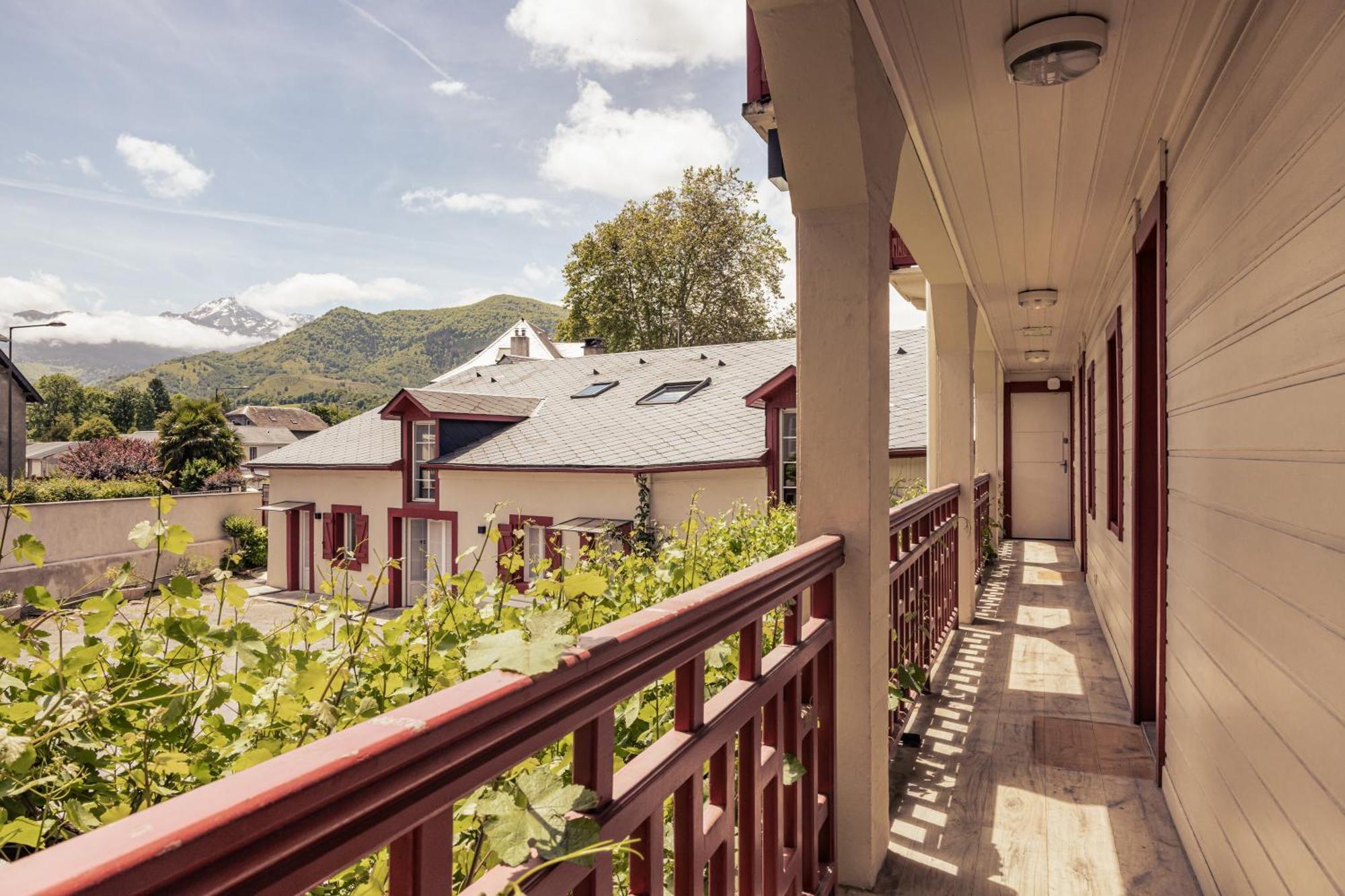 Le Clos Du 5 - Appart Hotel Bagneres Exterior photo
