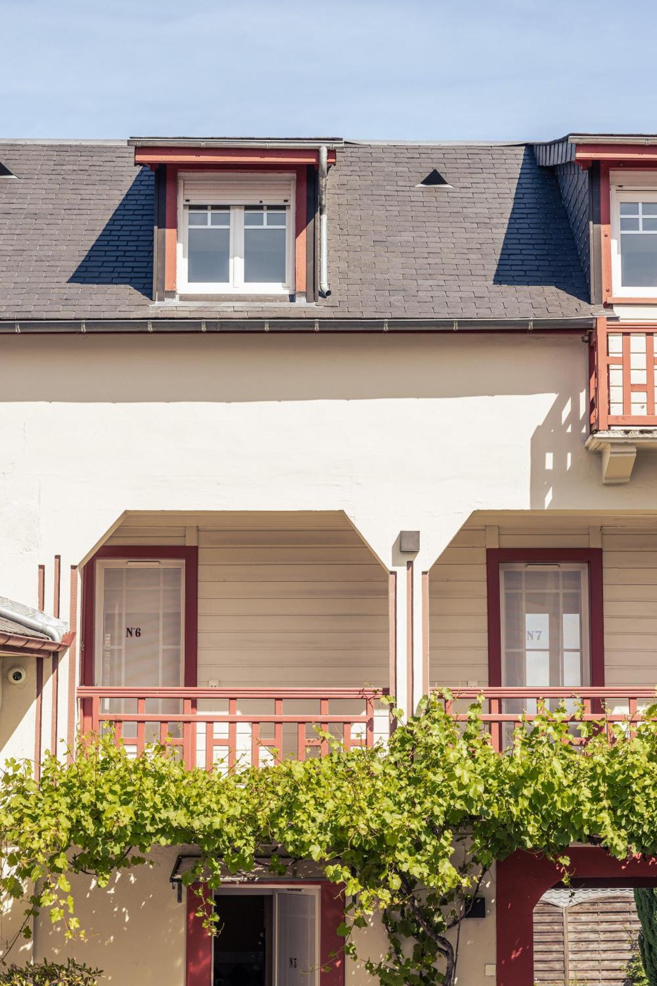 Le Clos Du 5 - Appart Hotel Bagneres Exterior photo
