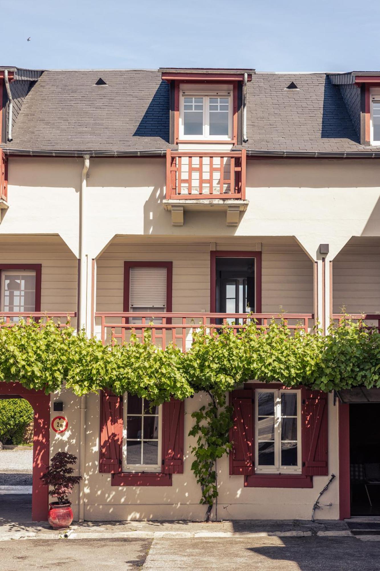 Le Clos Du 5 - Appart Hotel Bagneres Exterior photo