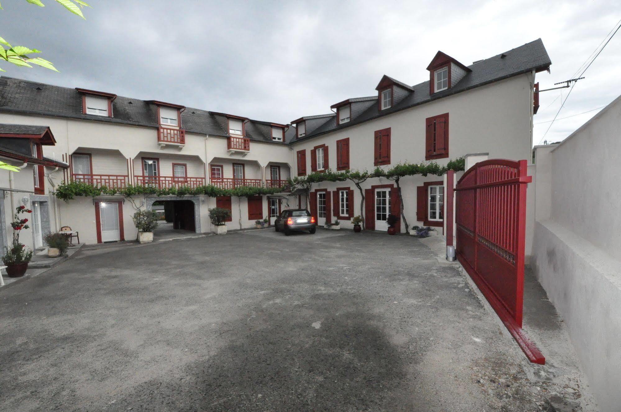 Le Clos Du 5 - Appart Hotel Bagneres Exterior photo